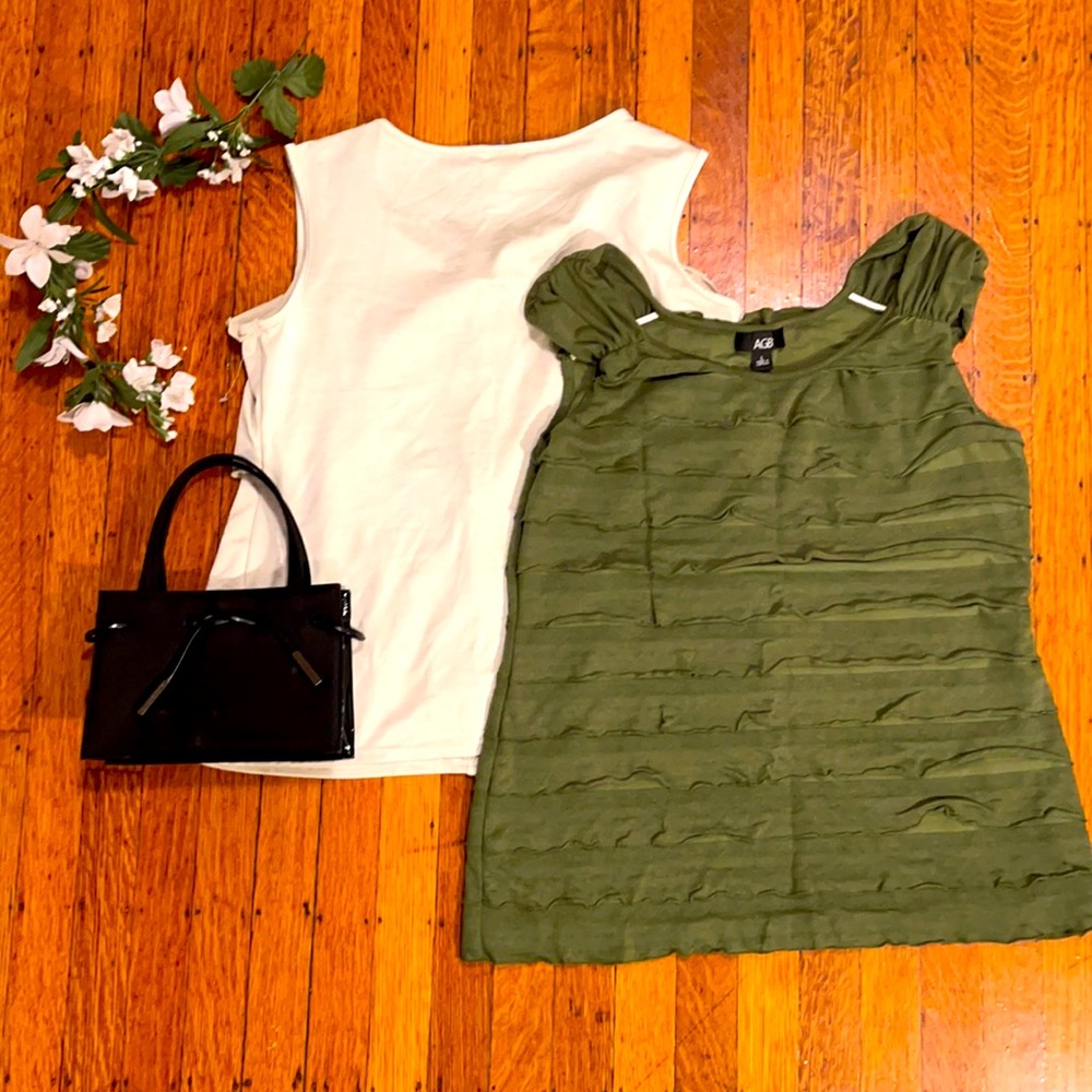 Women’s sleeveless ruffled tops